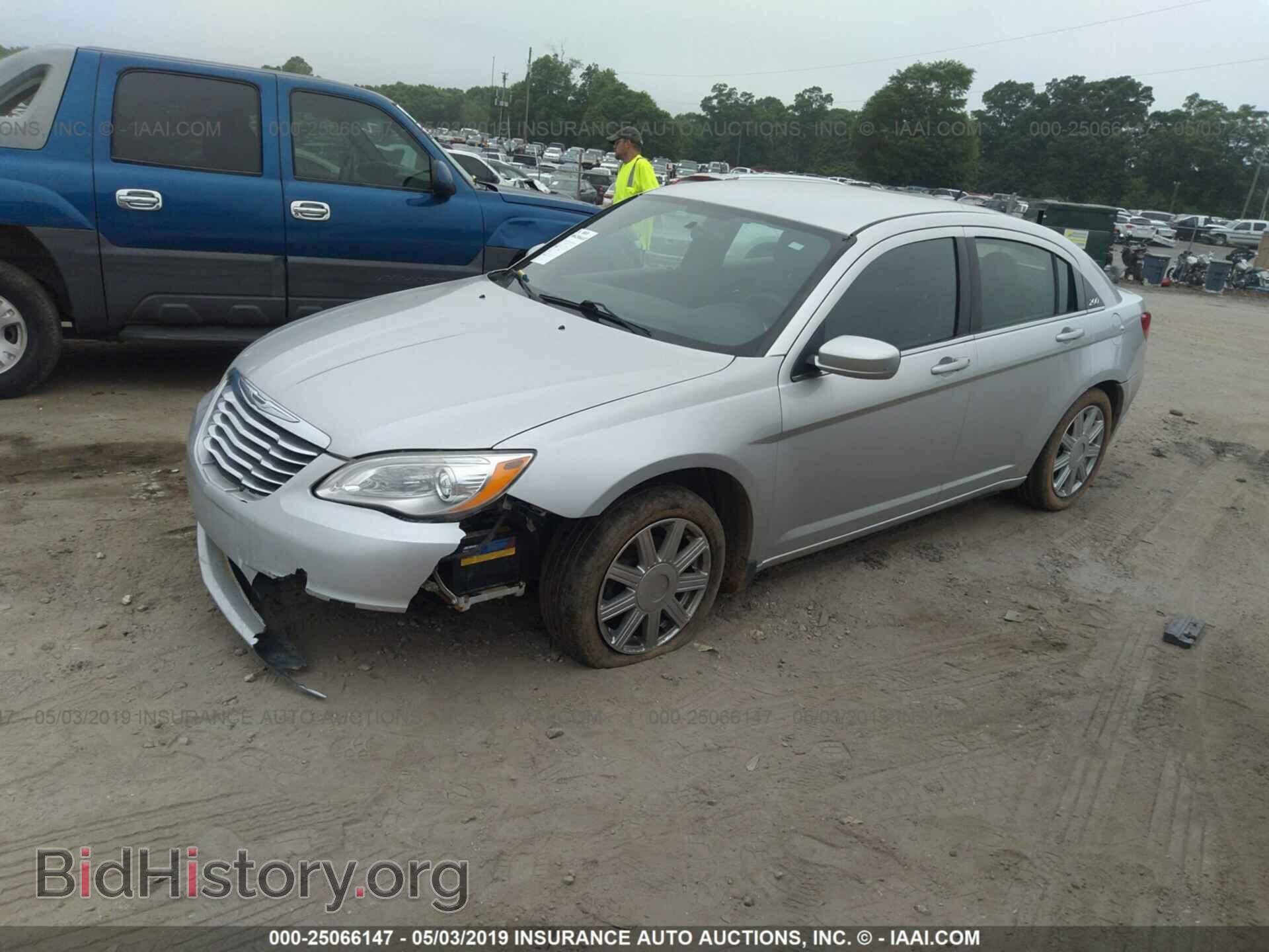 2011 CHRYSLER 200 - VIN: 1C3BC4FB1BN535428 - Photo 2
