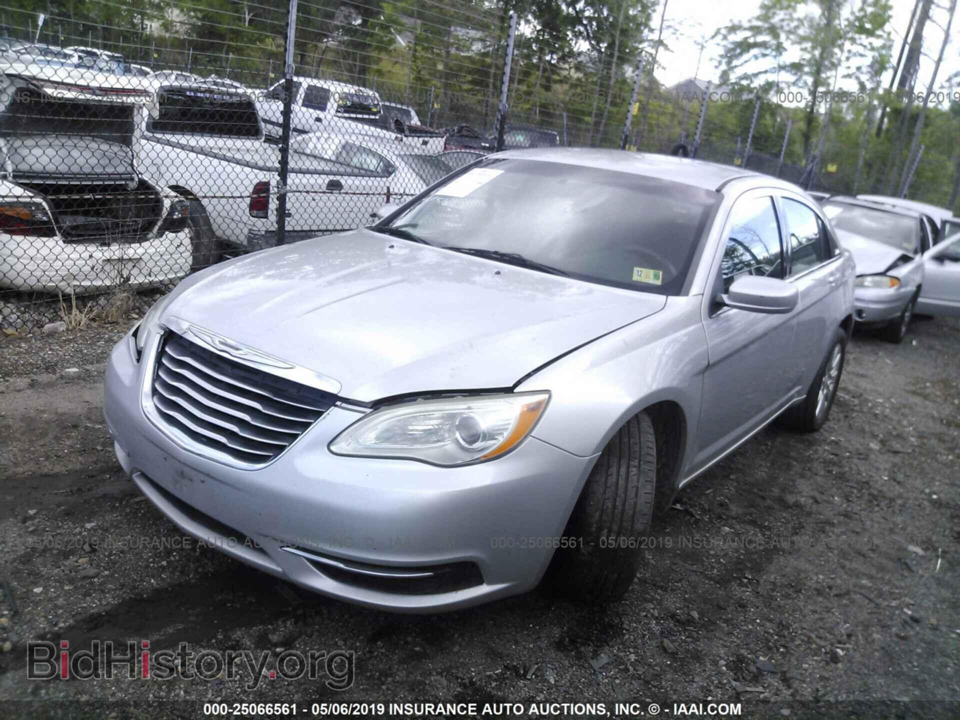 2011 CHRYSLER 200 - VIN: 1C3BC4FB8BN542666 - Фото 2