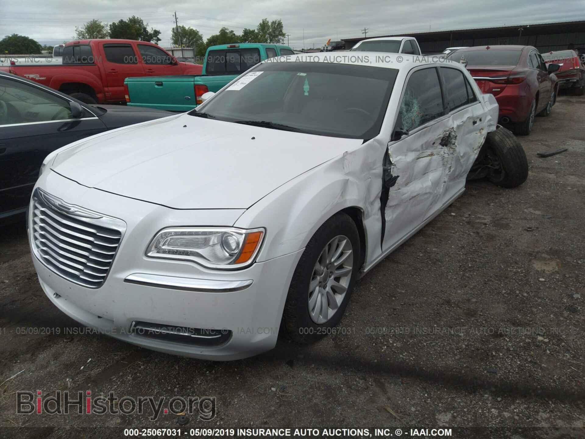 2013 CHRYSLER 300 - VIN: 2C3CCAAG4DH661929 - Фото 2