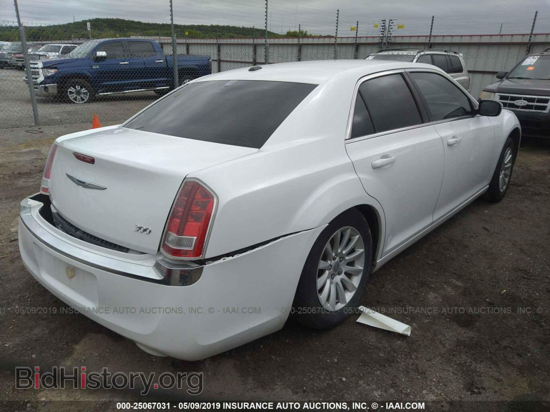 2013 CHRYSLER 300 - VIN: 2C3CCAAG4DH661929 - Фото 4