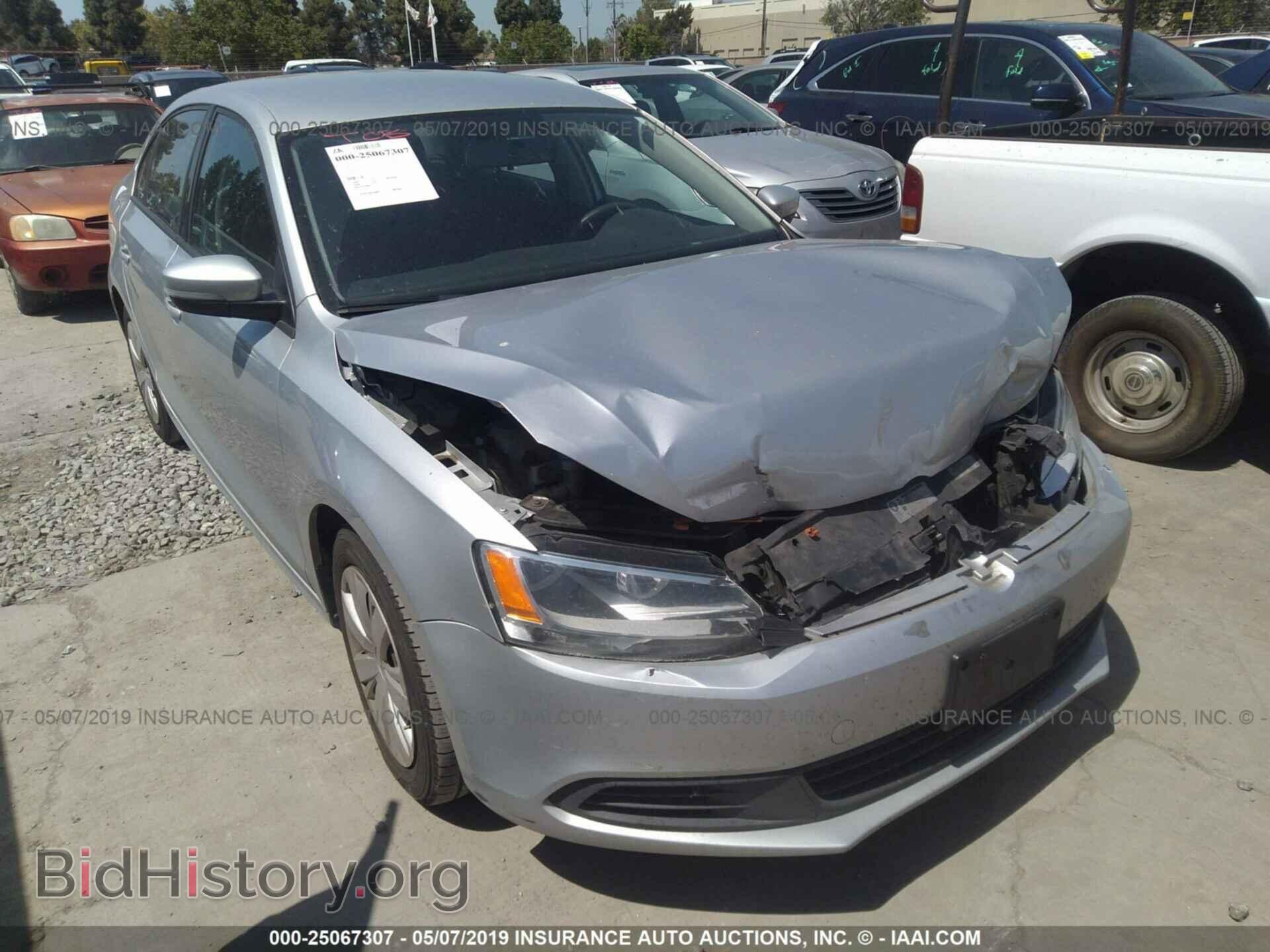 Фотография 3VWDP7AJ2CM127456 - VOLKSWAGEN JETTA 2012