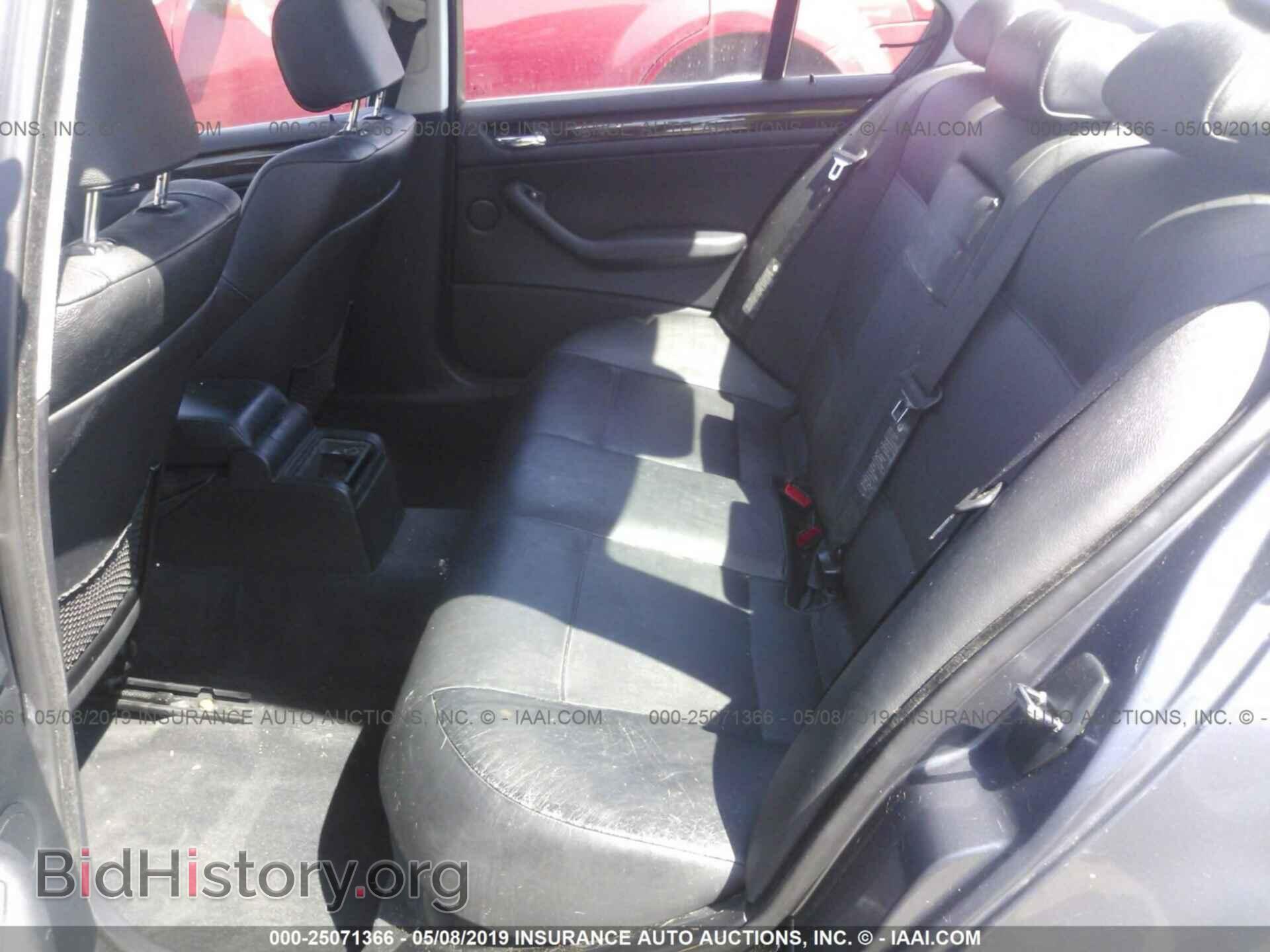 2003 BMW 330 - VIN: WBAEV53423KM03342 - Фото 8