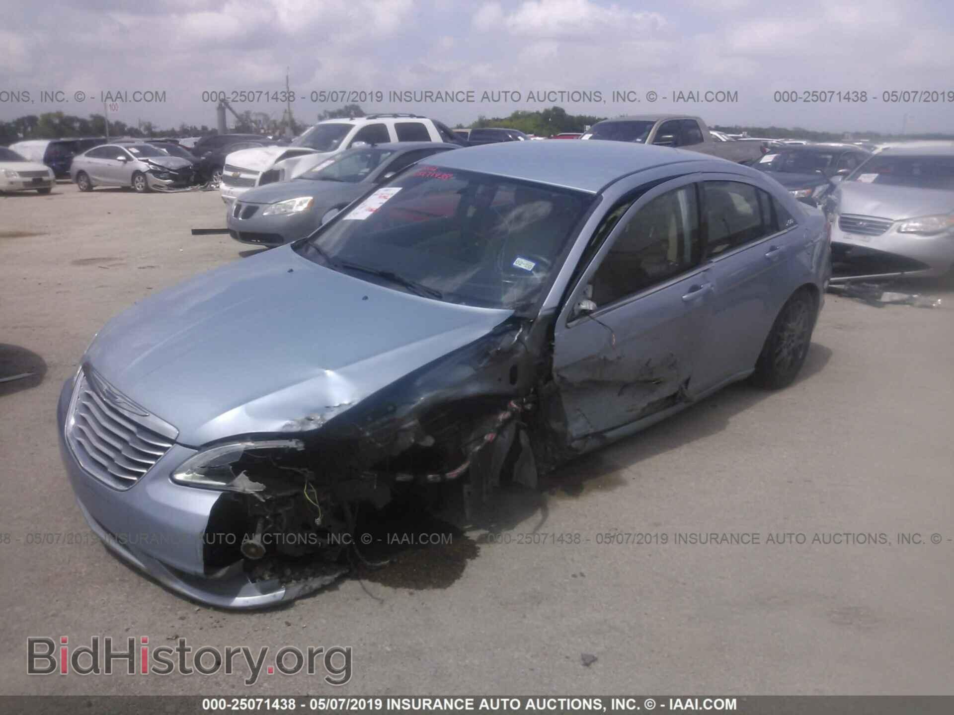 2012 CHRYSLER 200 - VIN: 1C3CCBAB4CN138359 - Фото 2