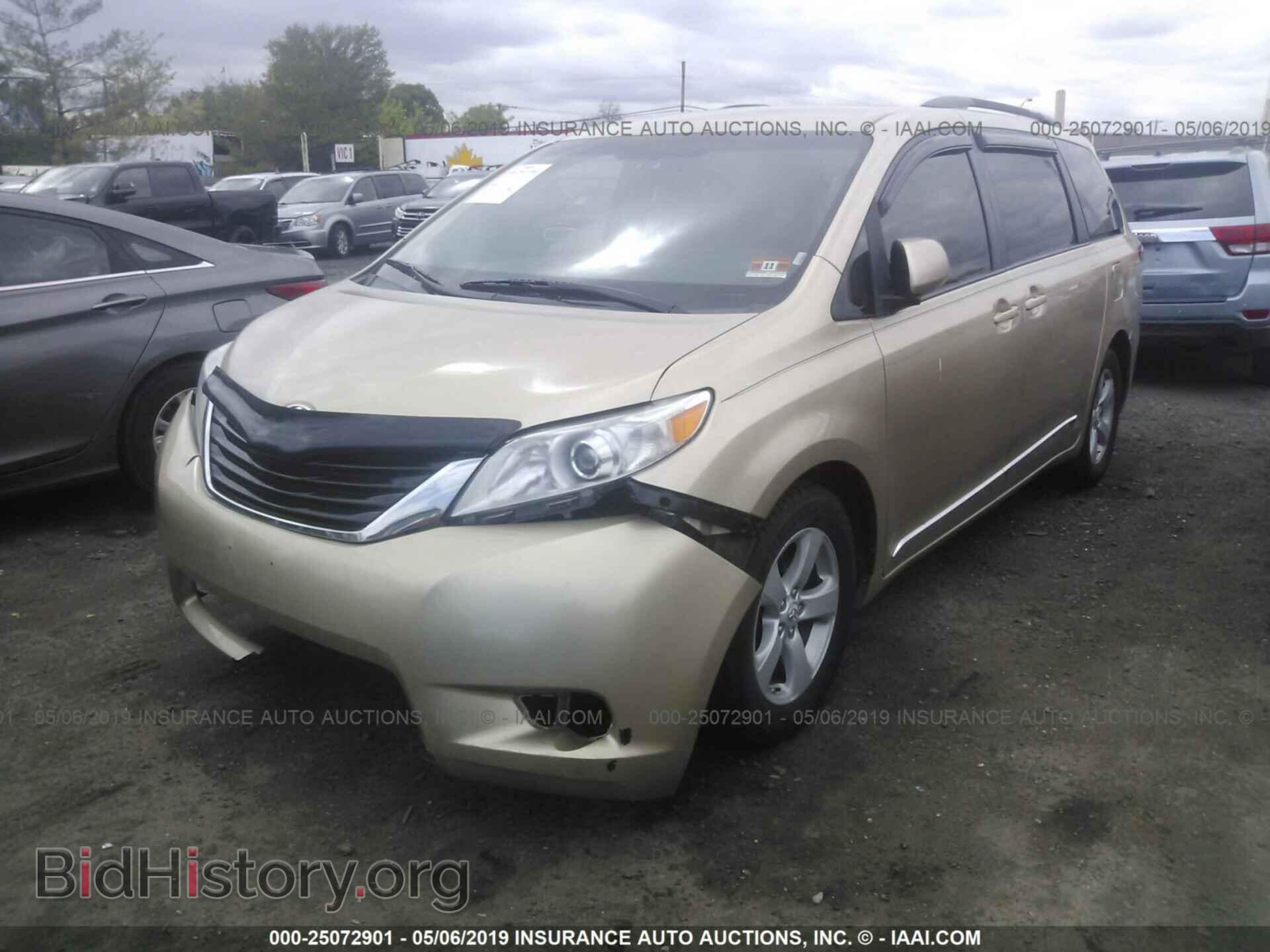 2011 TOYOTA SIENNA - VIN: 5TDKK3DC2BS170045 - Фото 2