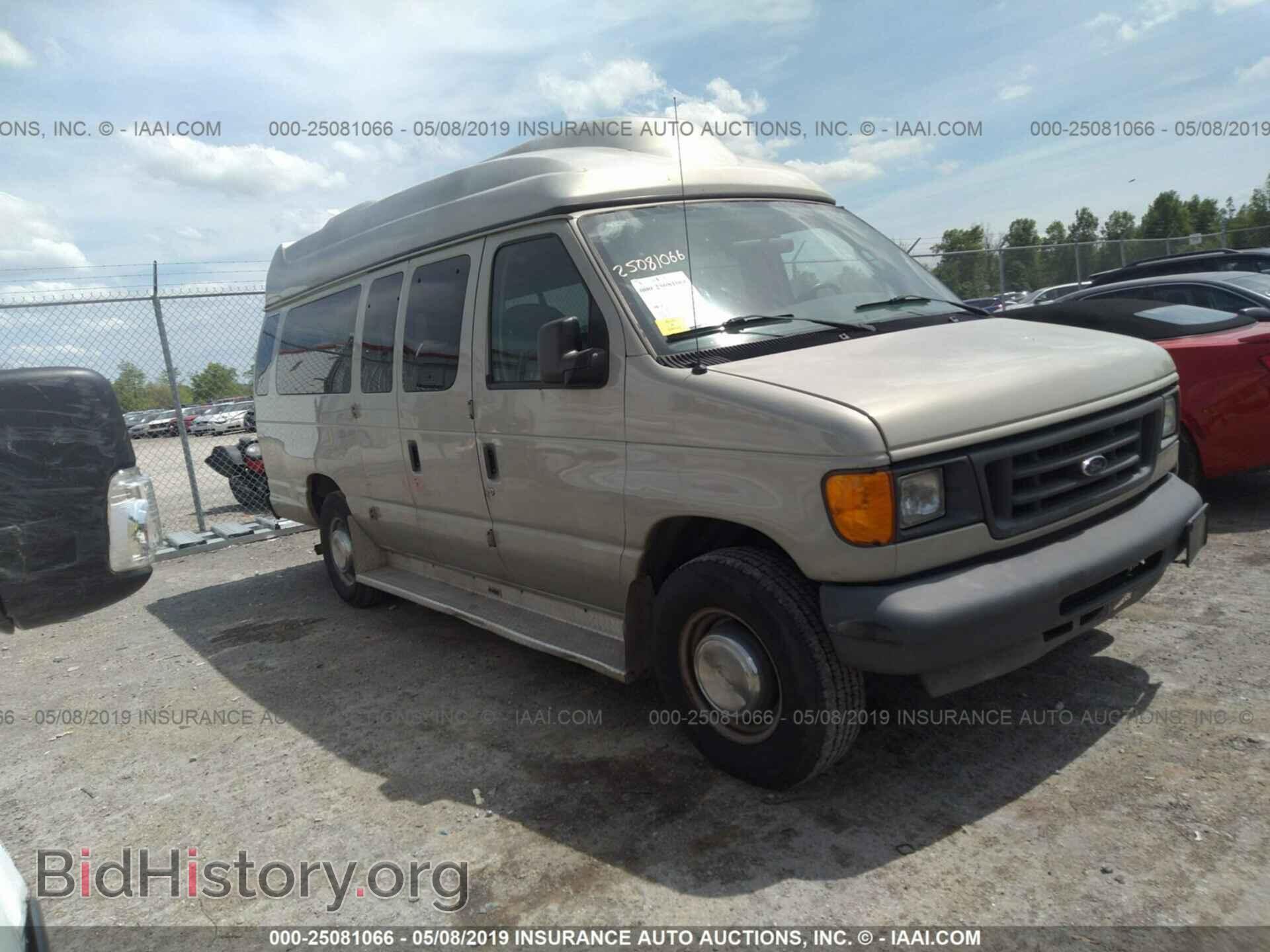 Photo 1FBSS31L65HB37132 - FORD ECONOLINE 2005
