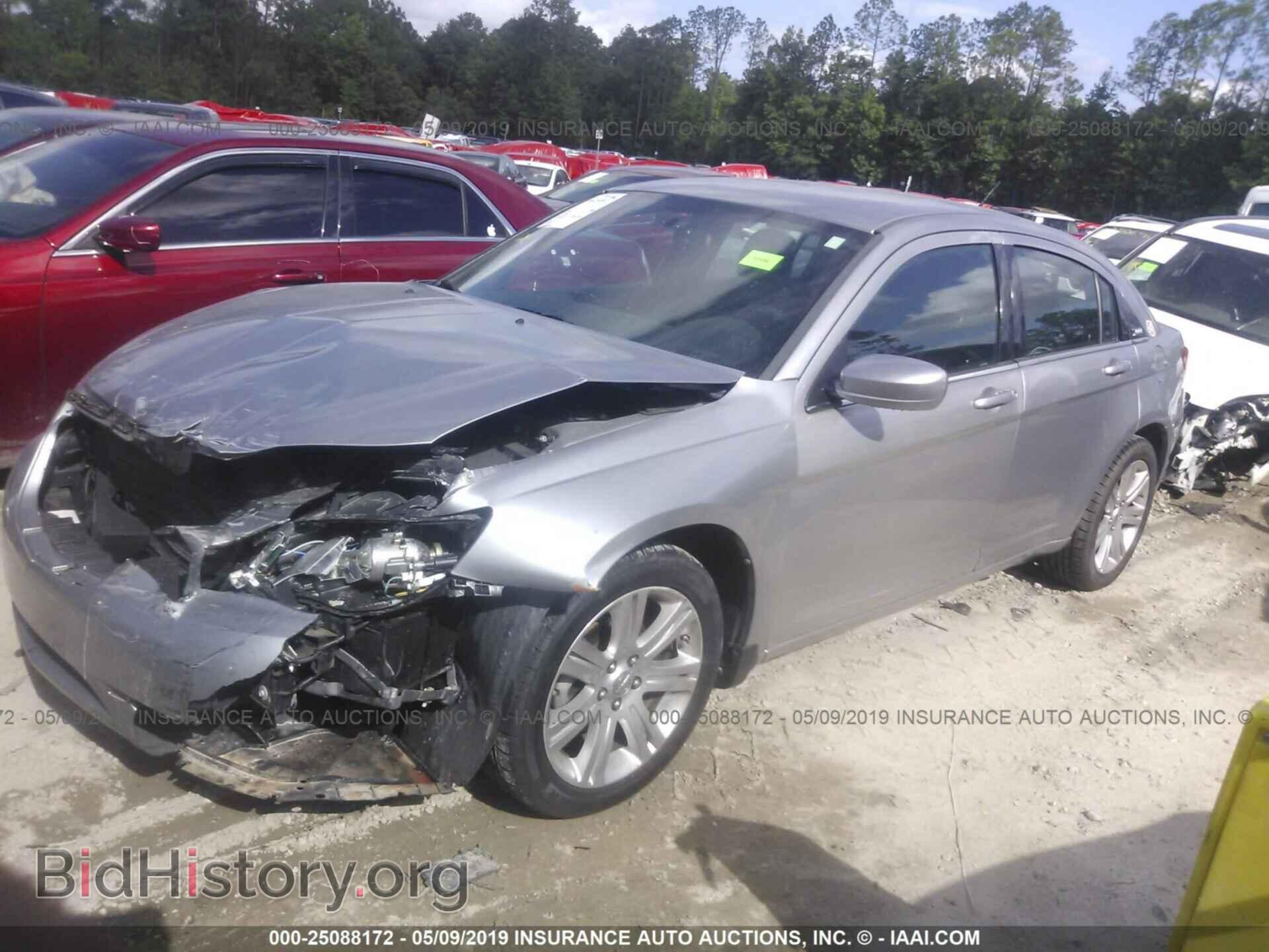 2013 CHRYSLER 200 - VIN: 1C3CCBAB1DN670038 - Photo 2