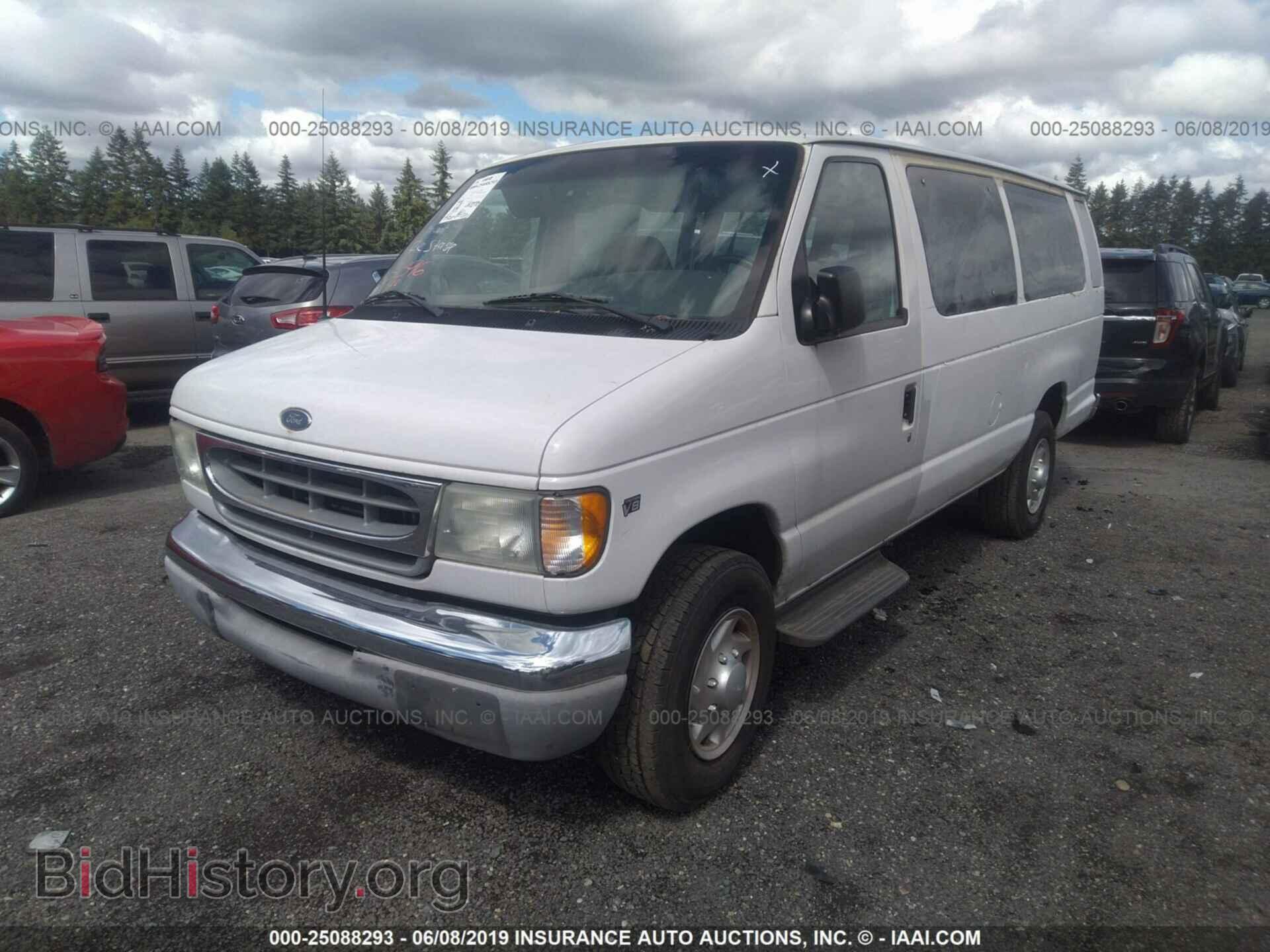 2002 Ford Econoline - VIN: 1FBSS31L32HB38069 - Фото 2