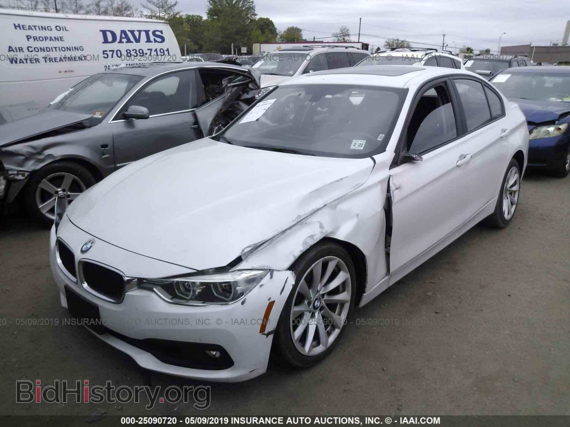 2018 BMW 320 - VIN: WBA8E5G51JNV01774 - Photo 2