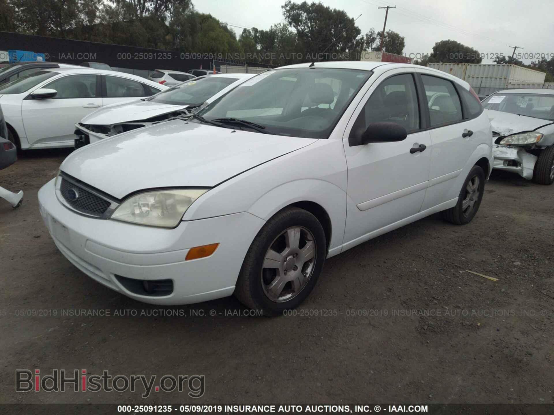 2005 FORD FOCUS - VIN: 3FAHP37NX5R155122 - Фото 2