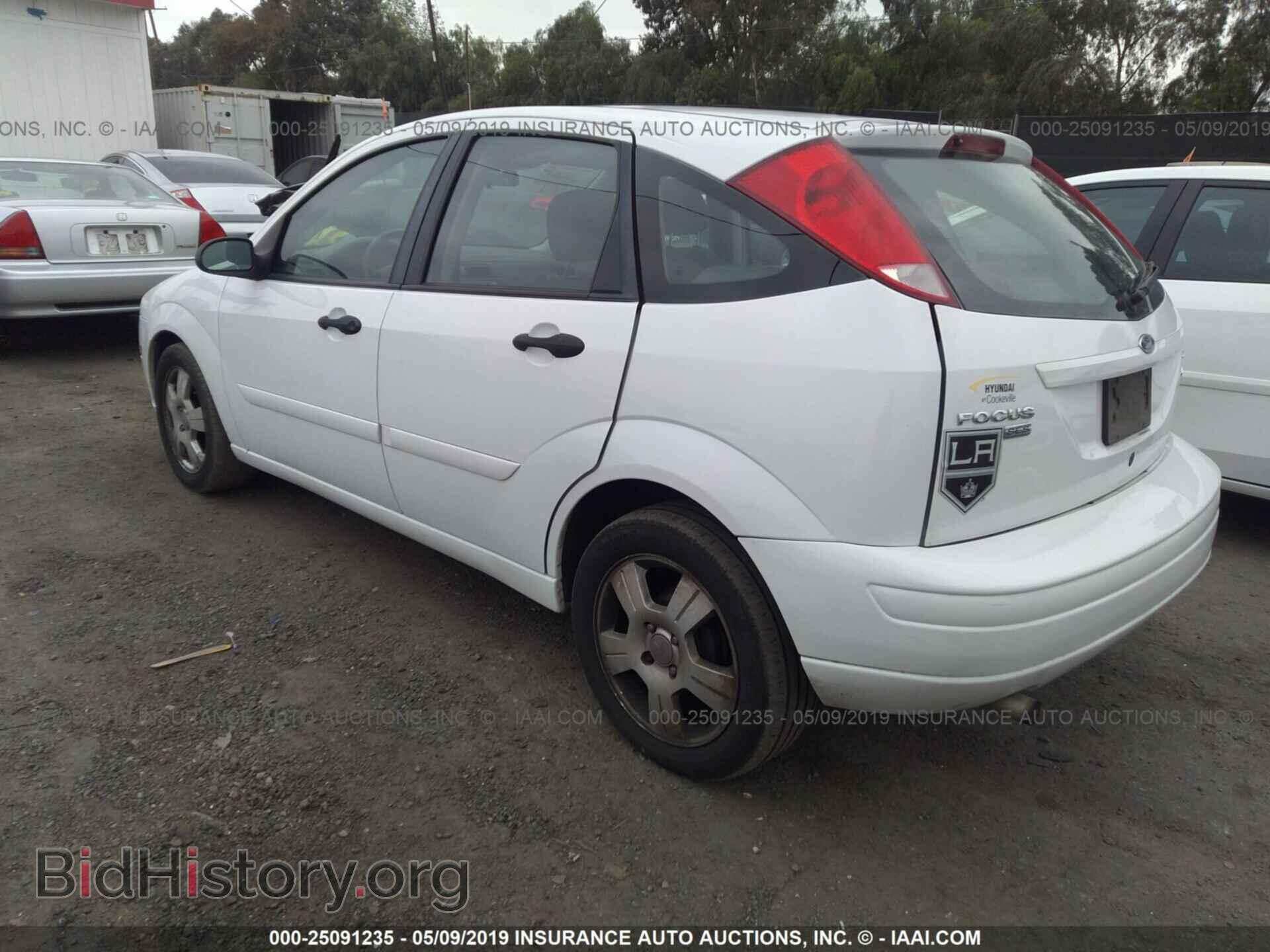 2005 FORD FOCUS - VIN: 3FAHP37NX5R155122 - Фото 3
