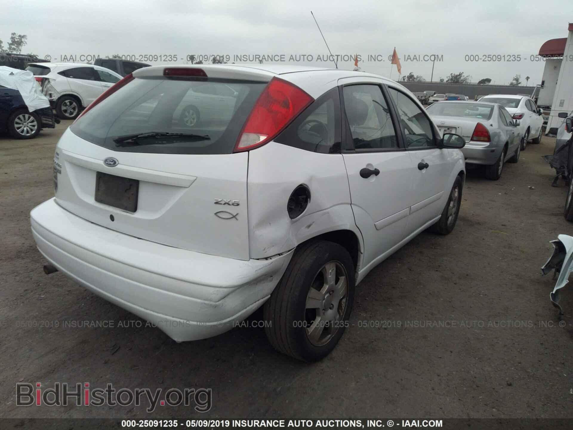 2005 FORD FOCUS - VIN: 3FAHP37NX5R155122 - Фото 4