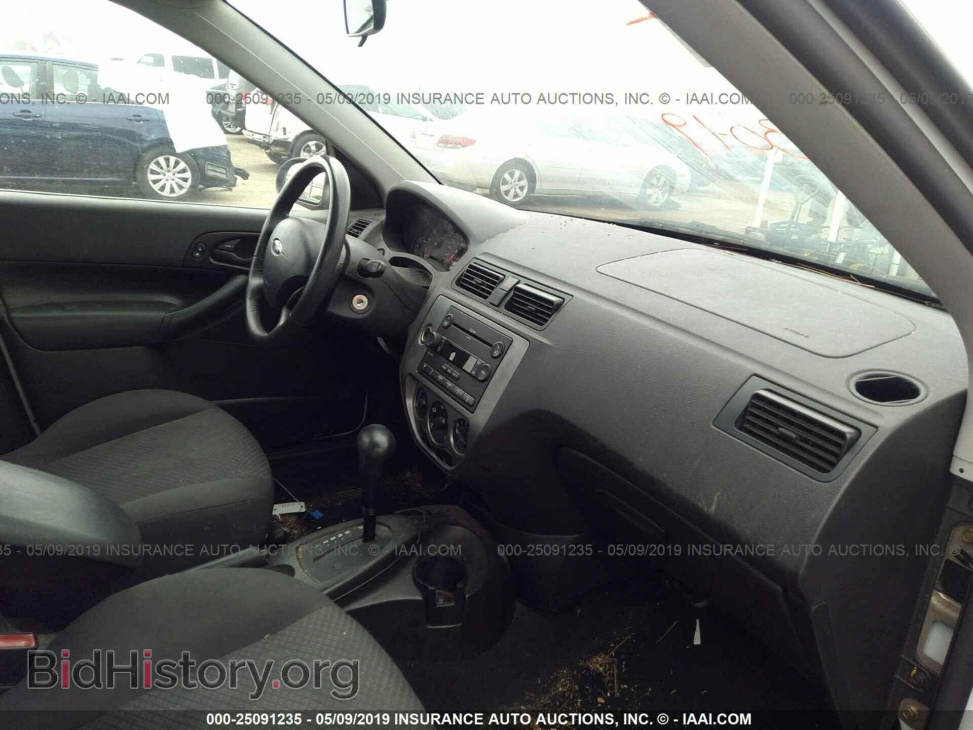 2005 FORD FOCUS - VIN: 3FAHP37NX5R155122 - Фото 5