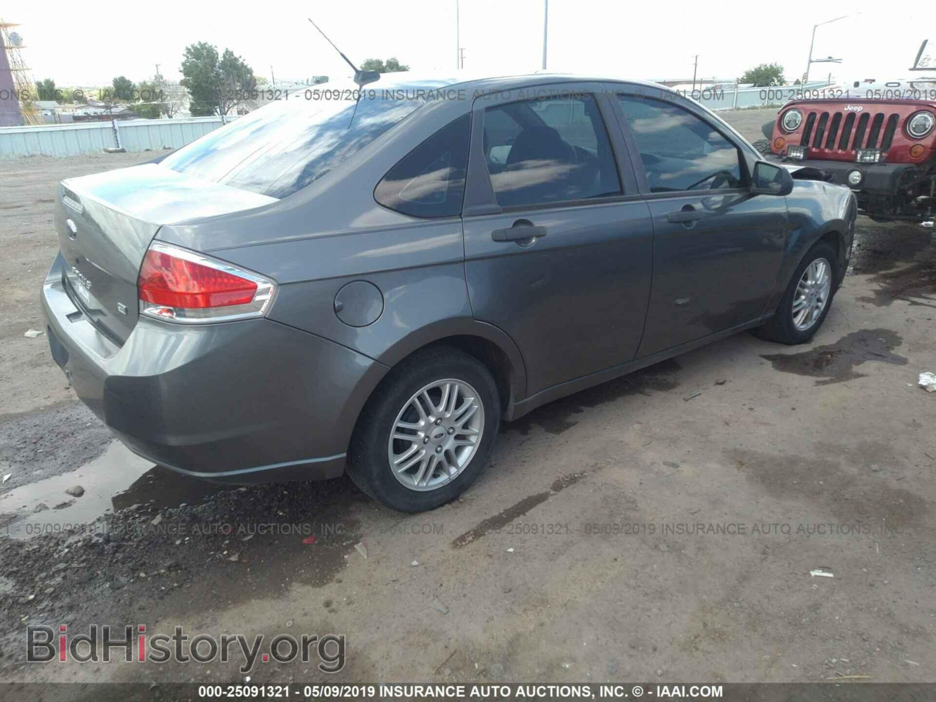 2009 FORD FOCUS - VIN: 1FAHP35N49W202425 - Photo 4
