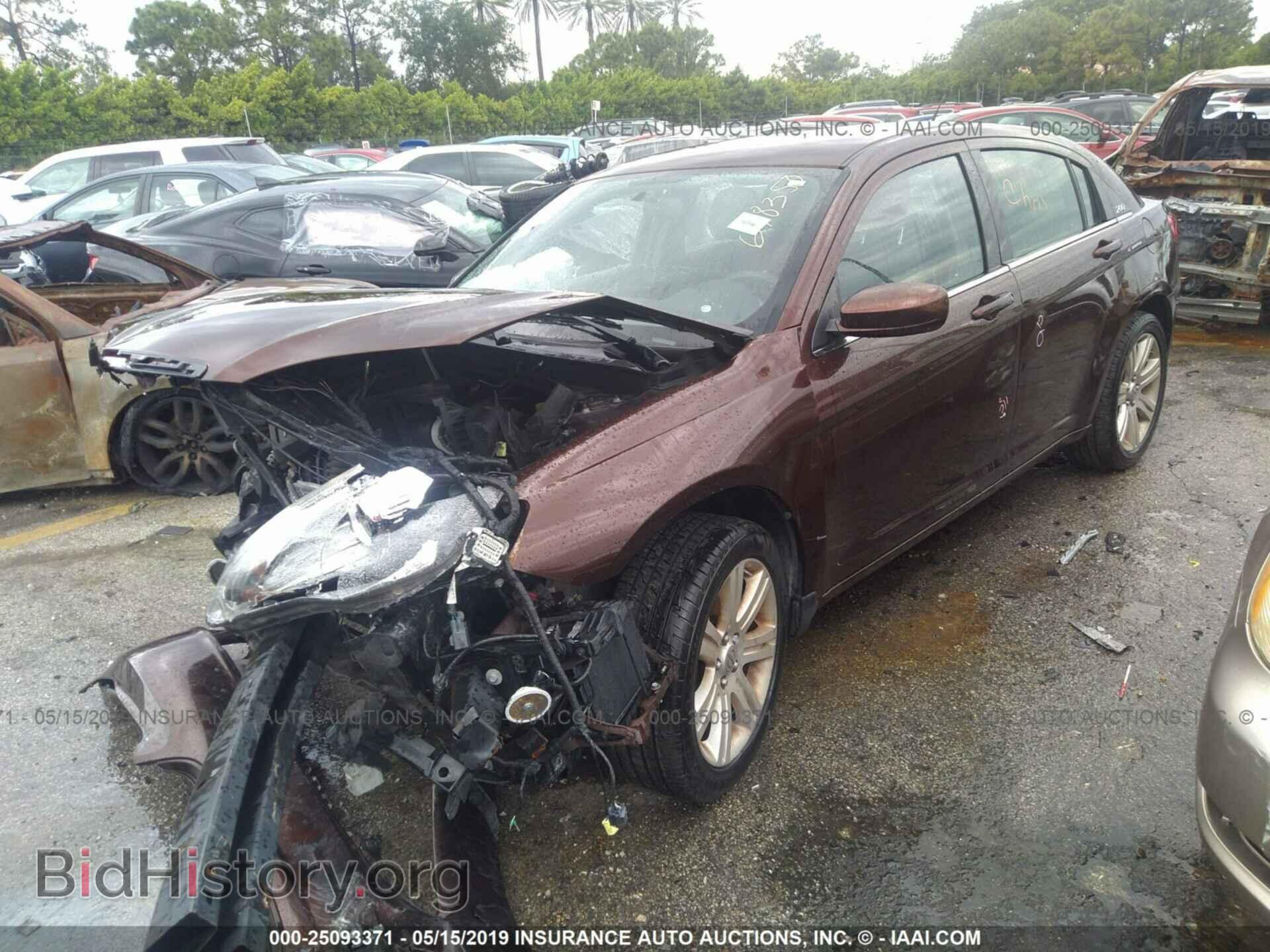 2013 CHRYSLER 200 - VIN: 1C3CCBAB0DN698350 - Фото 2