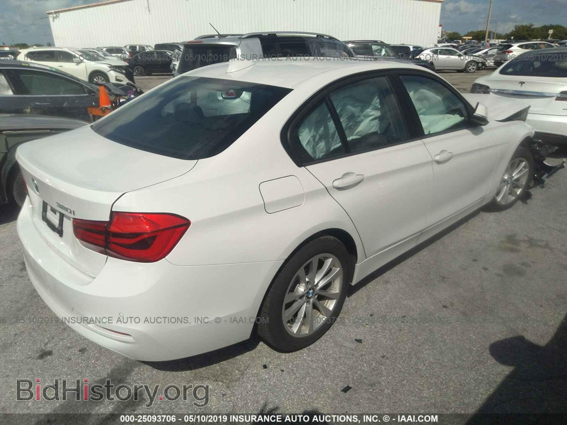 2017 BMW 320 - VIN: WBA8E1G31HNU18198 - Фото 4