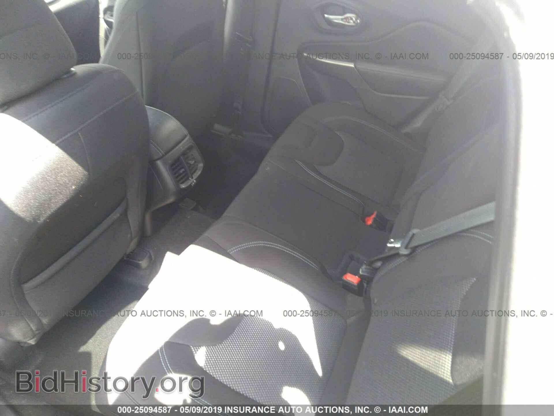 2019 JEEP CHEROKEE - VIN: 1C4PJLCB2KD270207 - Photo 8
