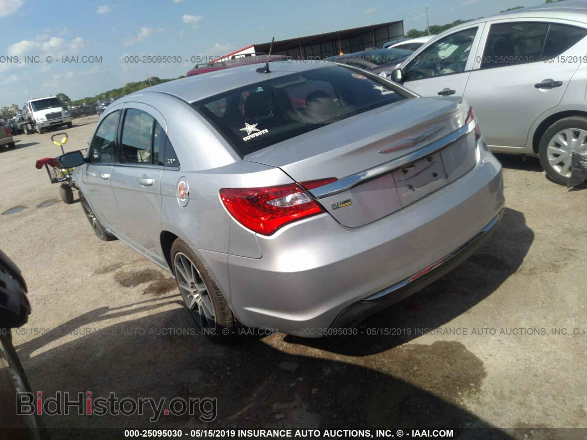 2012 CHRYSLER 200 - VIN: 1C3CCBAG1CN256462 - Фото 3