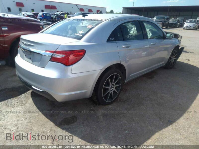 2012 Chrysler 200 (VIN 1C3CCBAG1CN256462) — фото 4 из 10