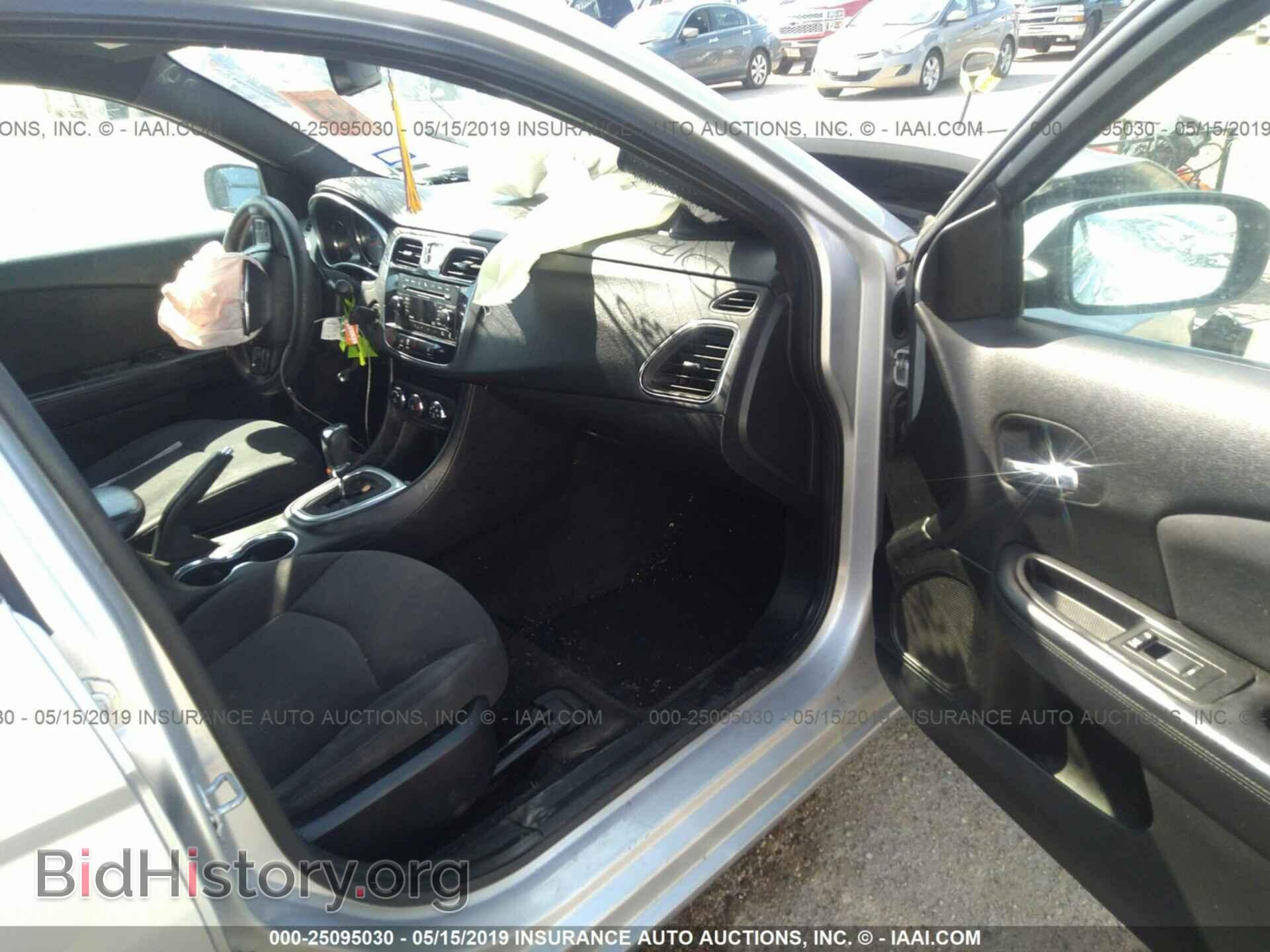 2012 CHRYSLER 200 - VIN: 1C3CCBAG1CN256462 - Фото 5