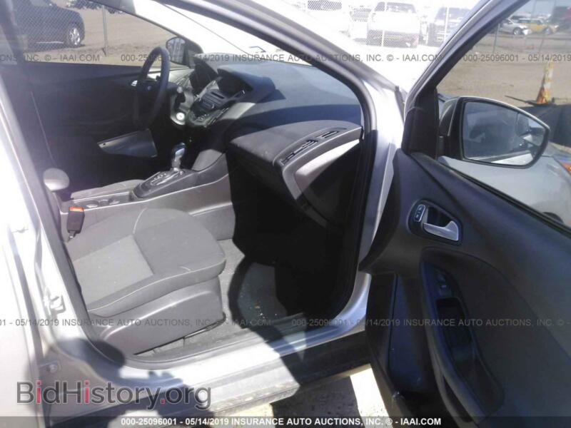 2016 Ford FOCUS (VIN 1FADP3F23GL285590) — фото 5 из 10