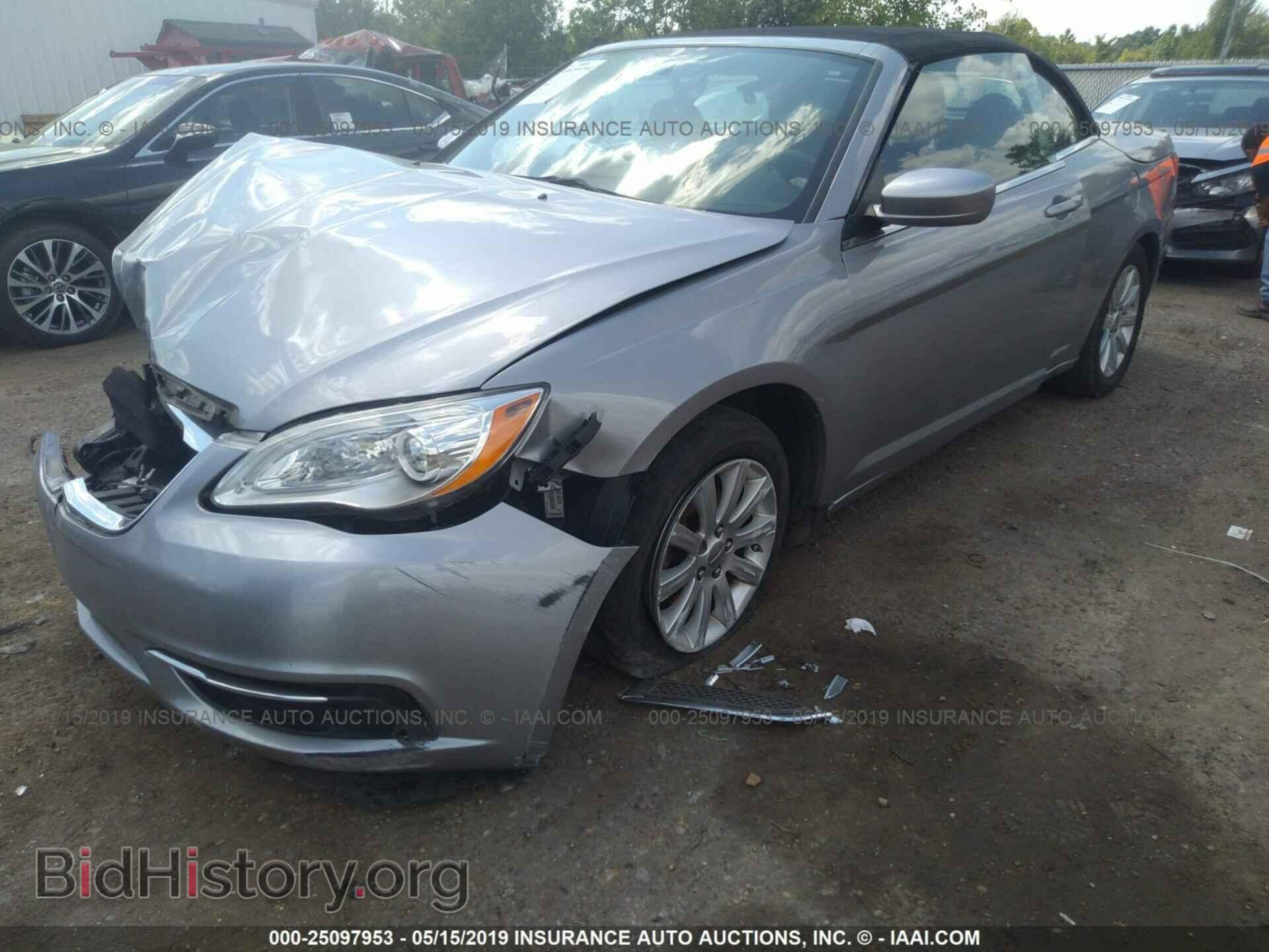 2013 CHRYSLER 200 - VIN: 1C3BCBEB3DN526612 - Фото 2