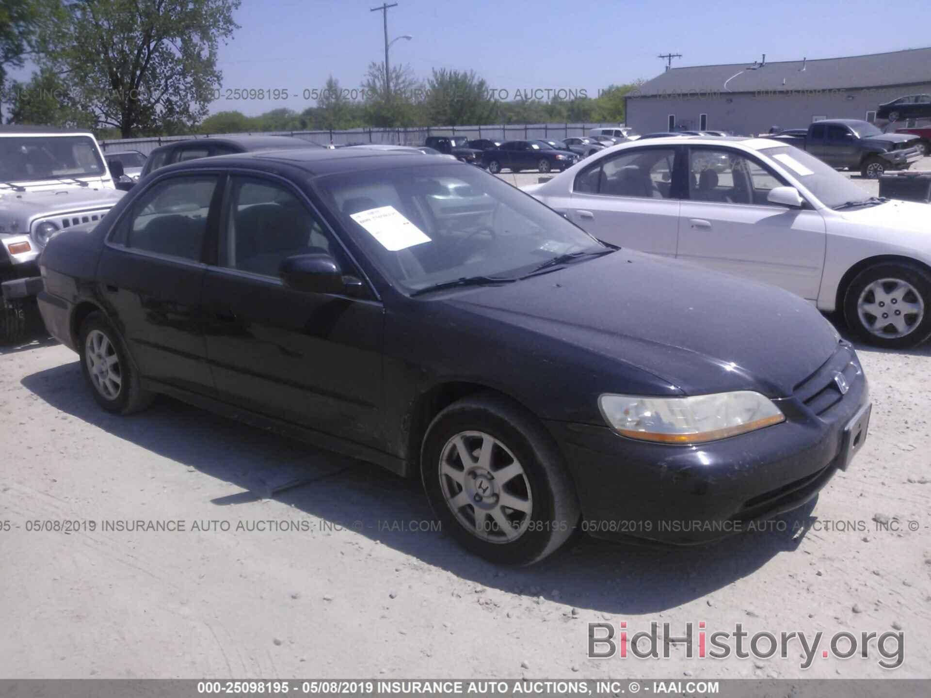 Photo 1HGCG56782A175444 - HONDA ACCORD 2002