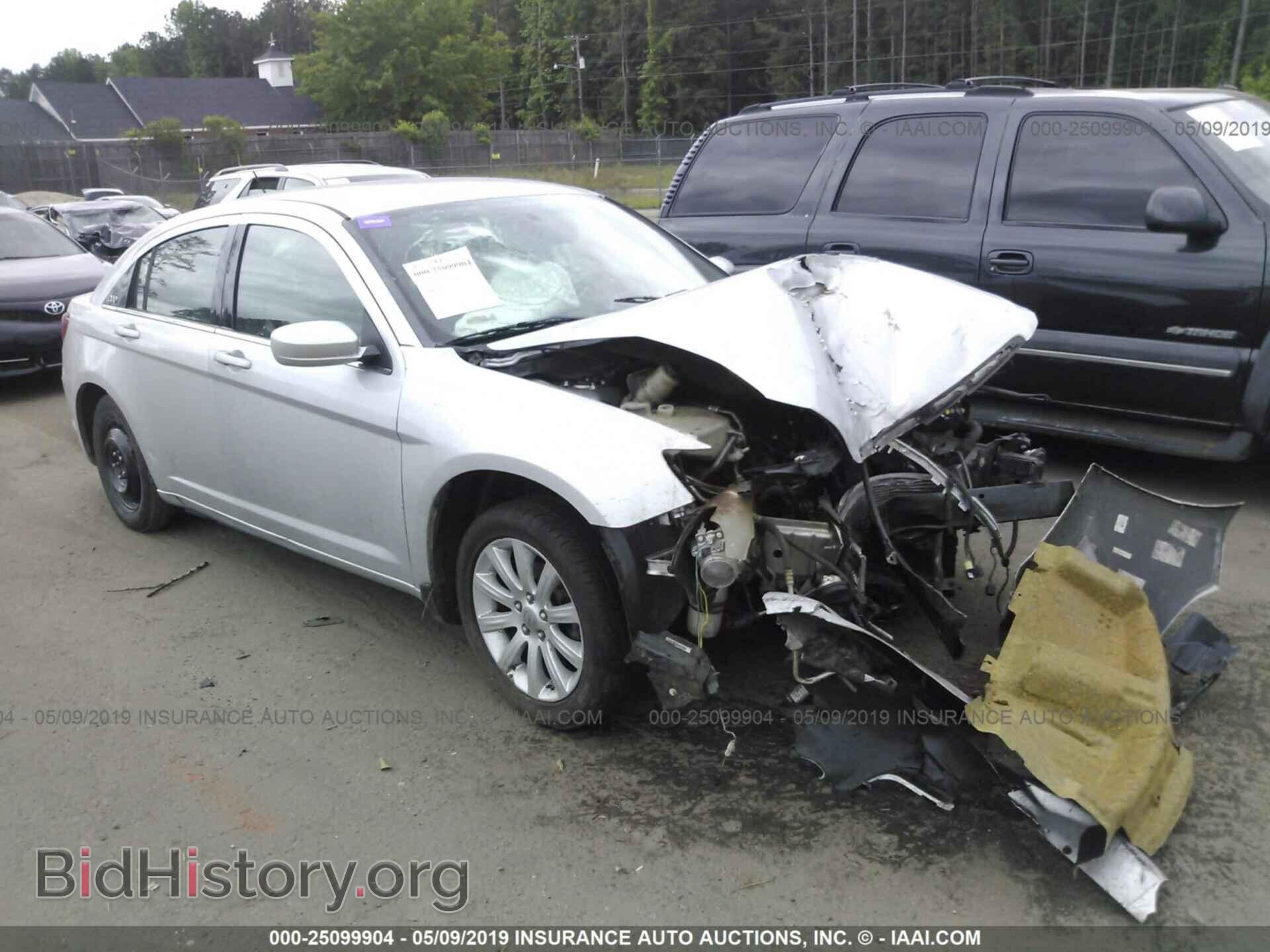 Photo 1C3BC1FB3BN596570 - CHRYSLER 200 2011