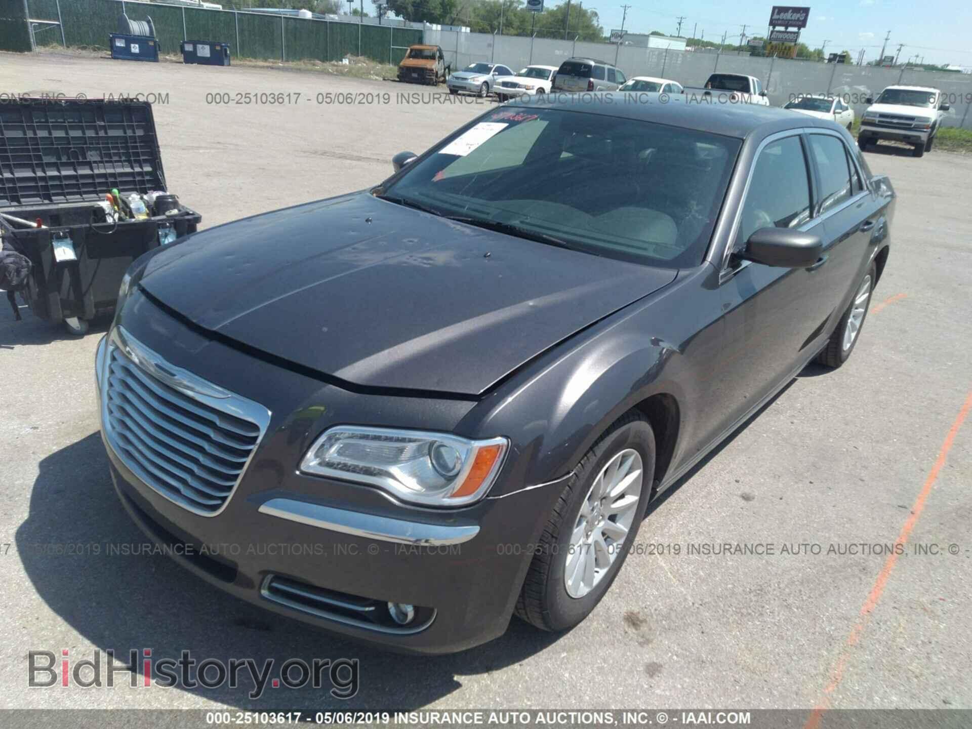2014 CHRYSLER 300 - VIN: 2C3CCAAG1EH179095 - Фото 2