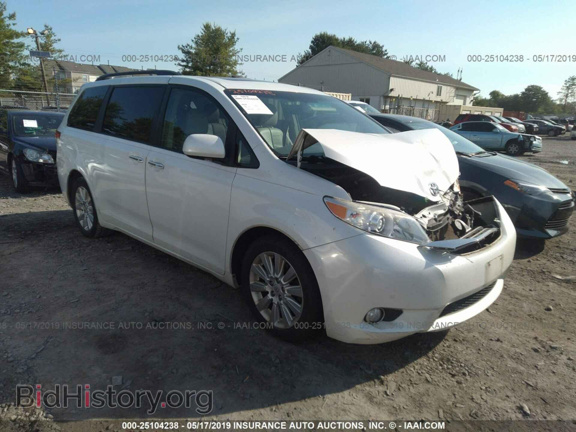 Photo 5TDYK3DC0BS064123 - TOYOTA SIENNA 2011
