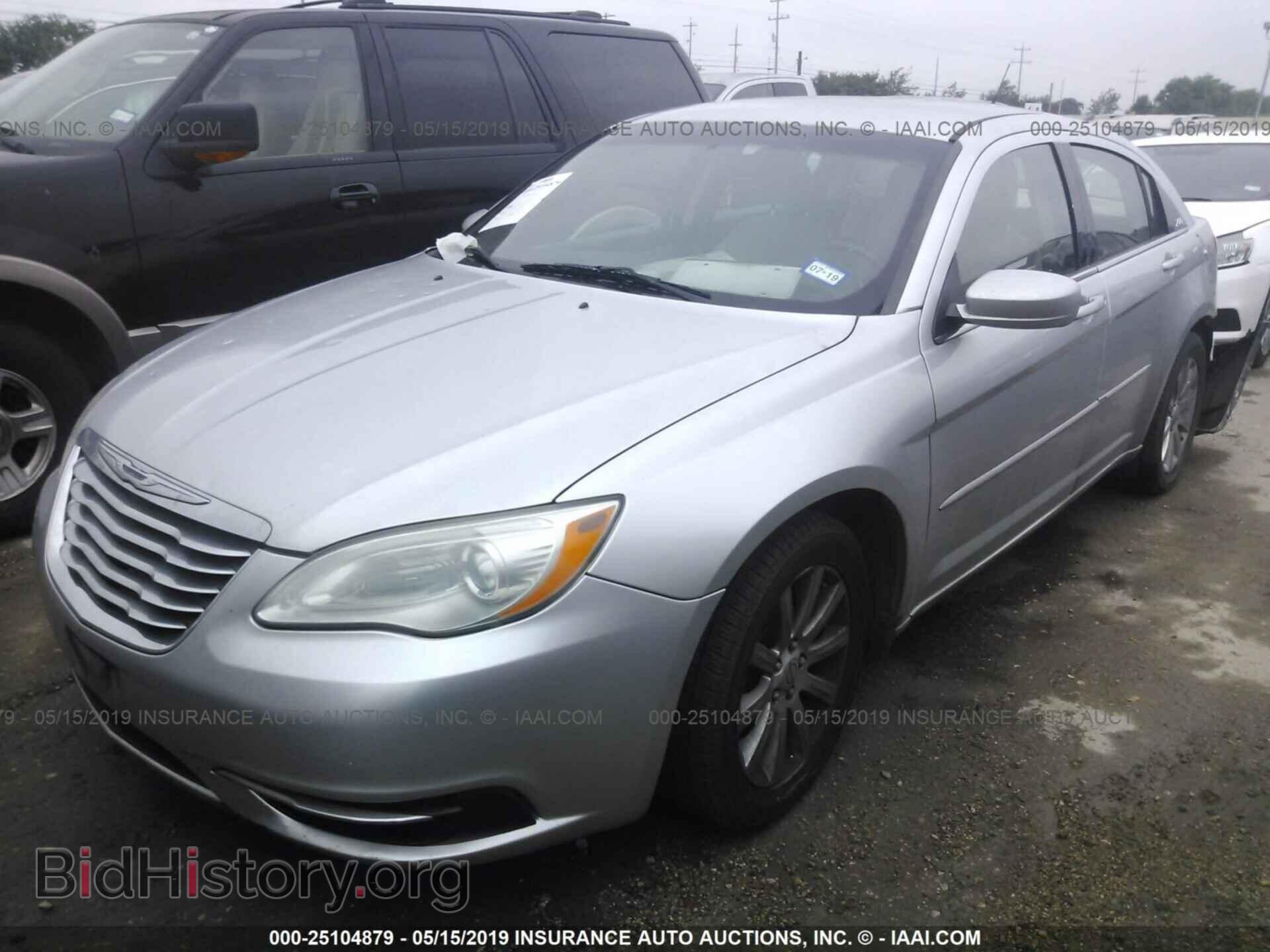 2011 CHRYSLER 200 - VIN: 1C3BC1FG8BN538787 - Фото 2