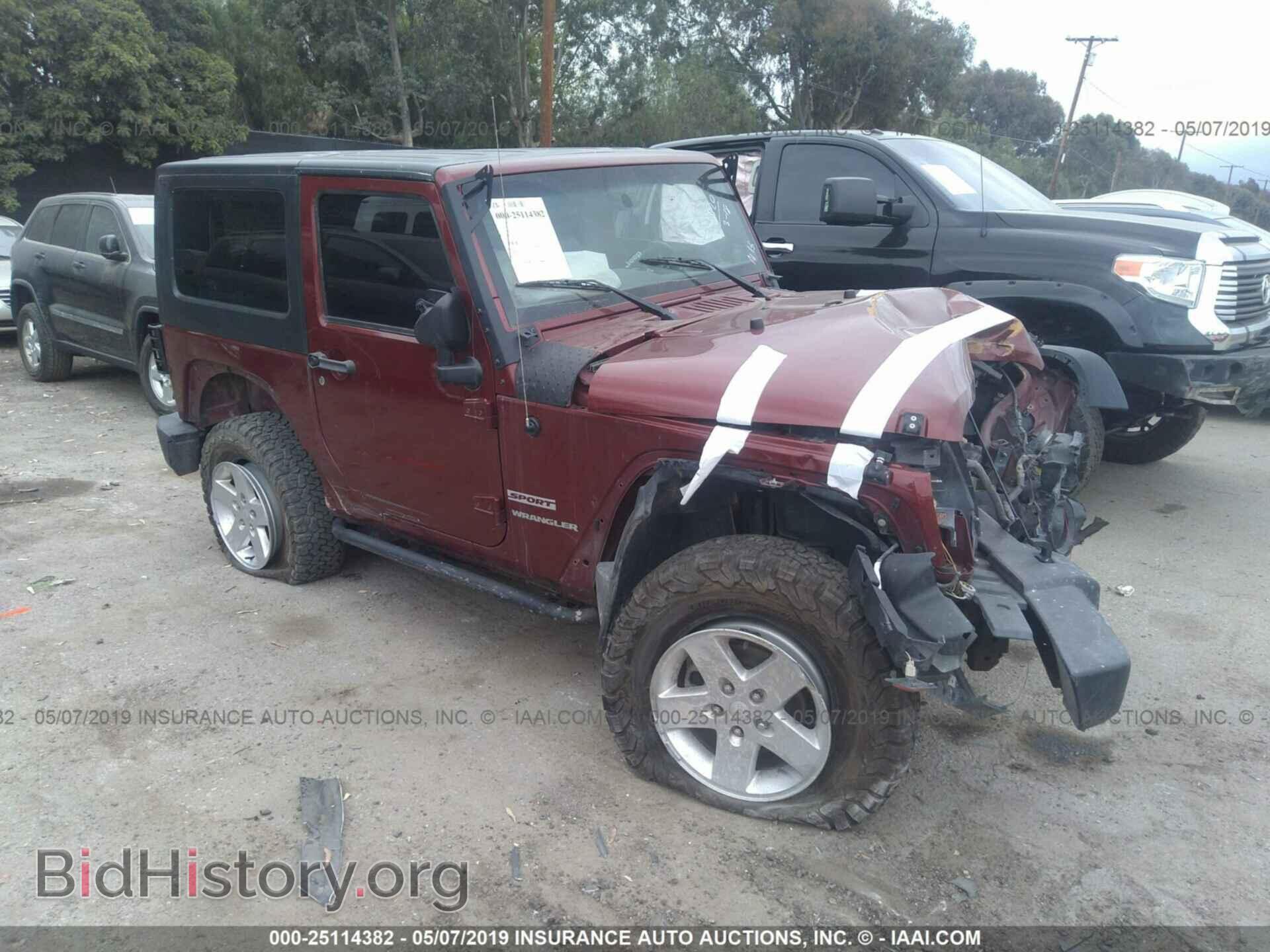 Photo 1J4AA2D13AL171612 - Jeep Wrangler 2010
