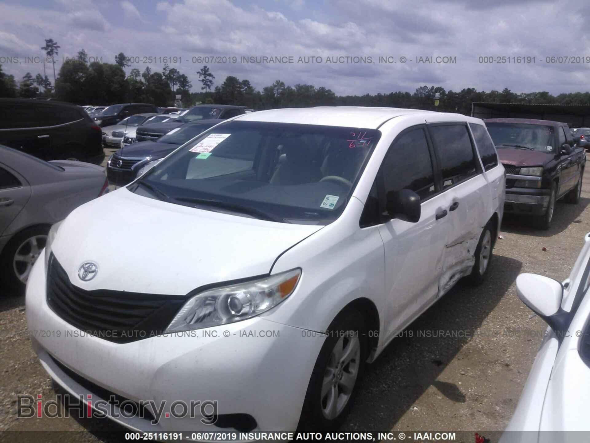 2013 TOYOTA SIENNA - VIN: 5TDZK3DC5DS372010 - Фото 2