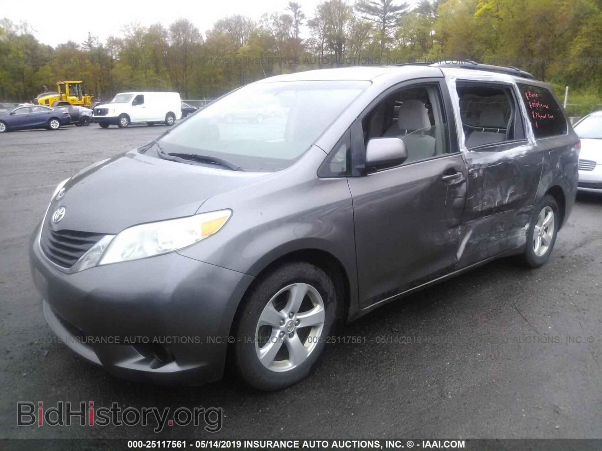2011 TOYOTA SIENNA - VIN: 5TDKK3DC3BS024866 - Фото 2