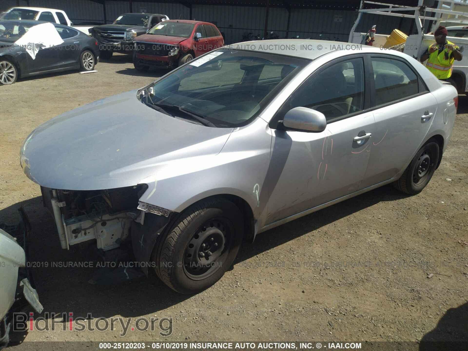2011 KIA FORTE - VIN: KNAFT4A27B5378411 - Фото 2
