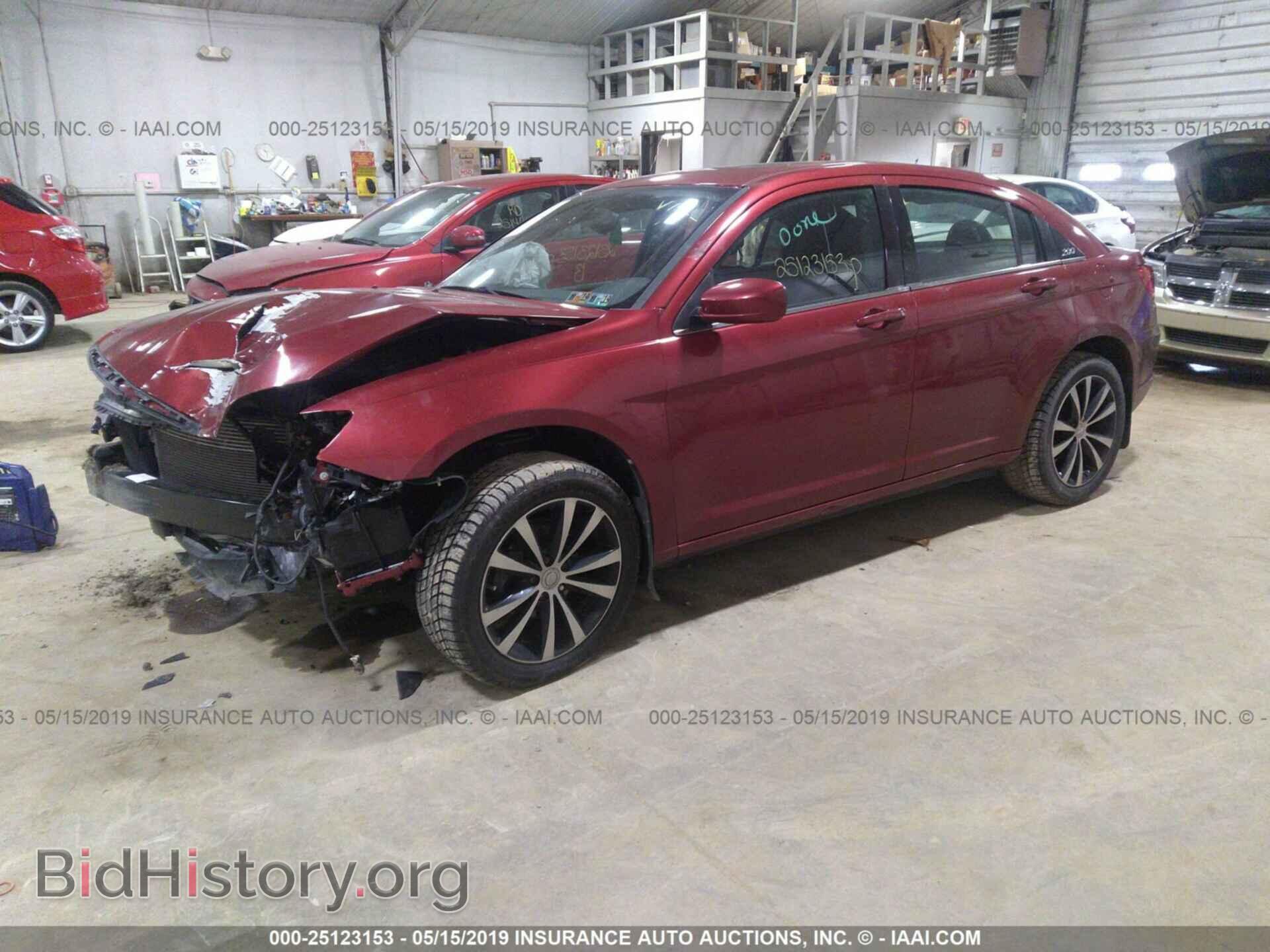 2013 CHRYSLER 200 - VIN: 1C3CCBBG1DN720401 - Фото 2
