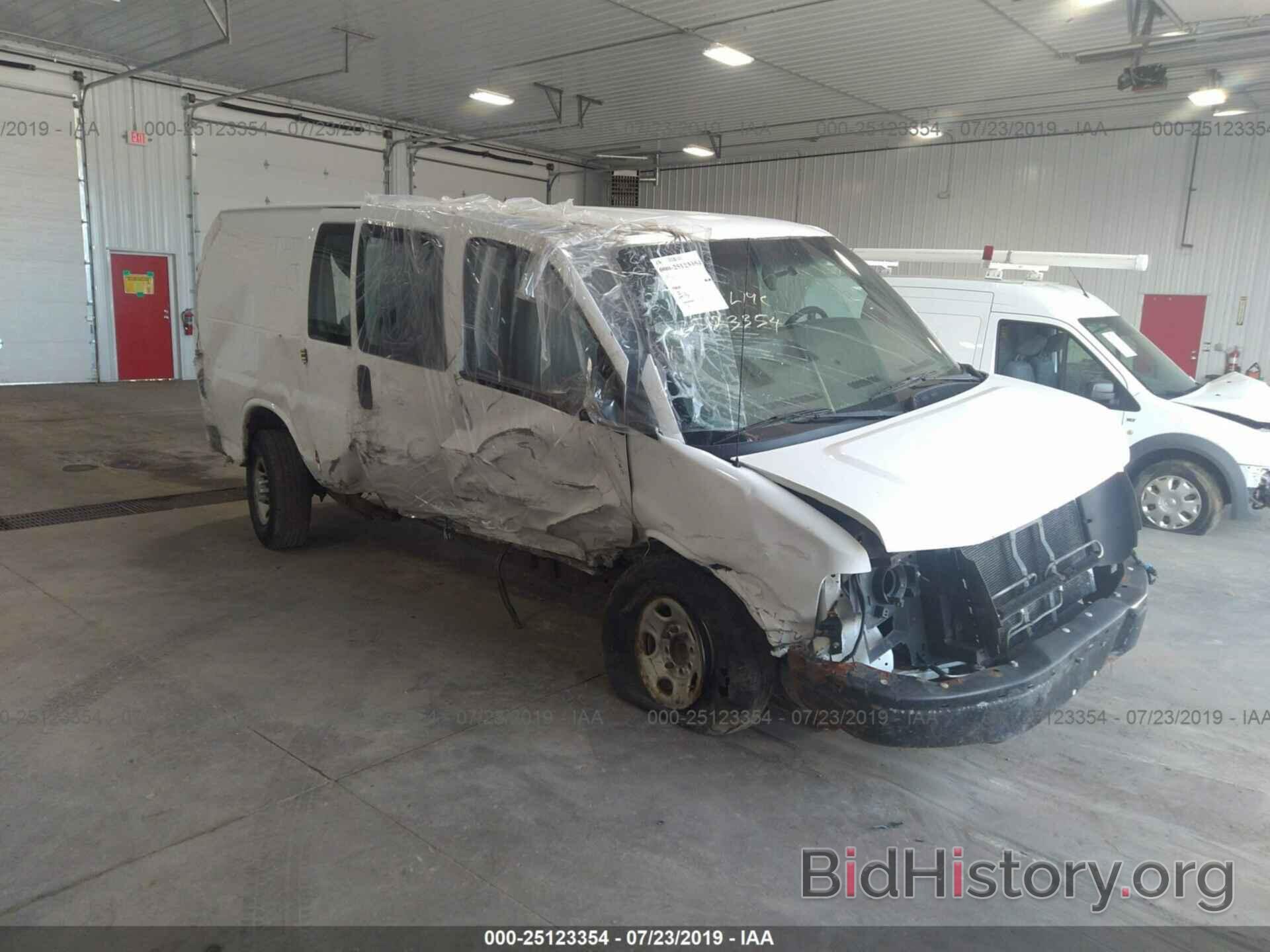 Photo 1GCZGTCG8B1165420 - CHEVROLET EXPRESS G3500 2011