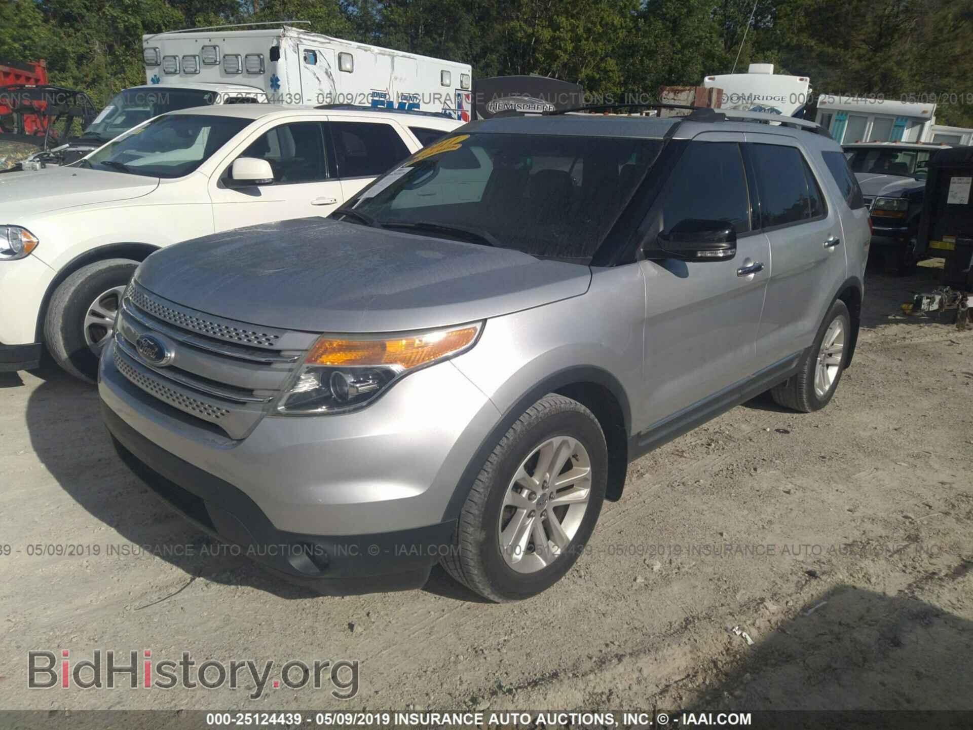 2011 Ford Explorer - VIN: 1FMHK7D88BGA86332 - Фото 2