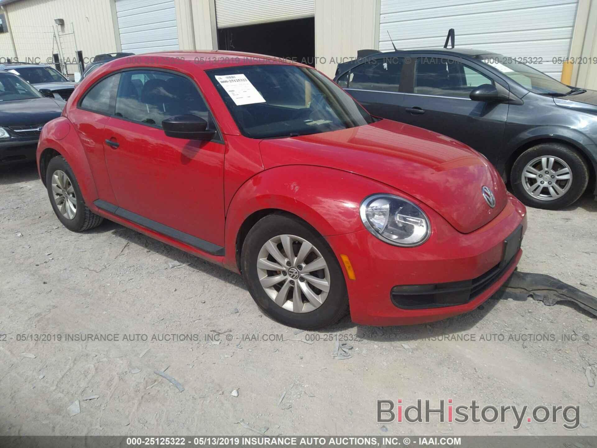 Photo 3VWF17AT7FM624549 - VOLKSWAGEN BEETLE 2015