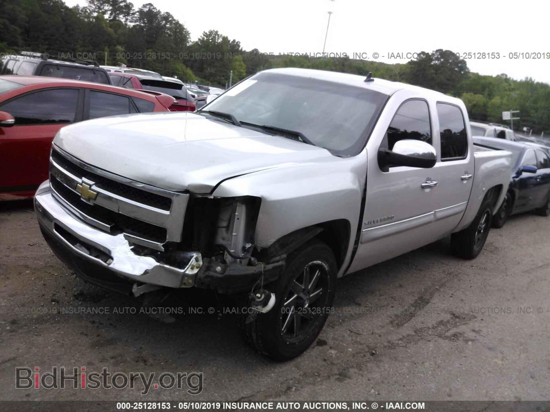 2011 CHEVROLET SILVERADO - VIN: 3GCPCSE02BG258450 - Фото 2