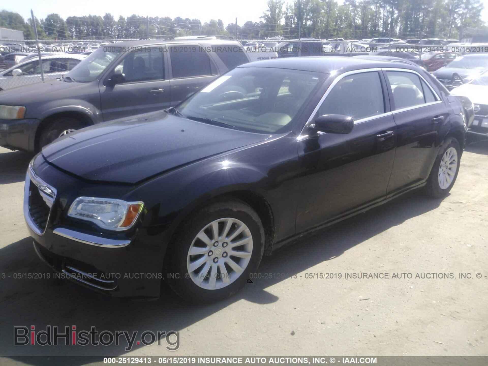 2014 CHRYSLER 300 - VIN: 2C3CCAAG1EH373061 - Фото 2