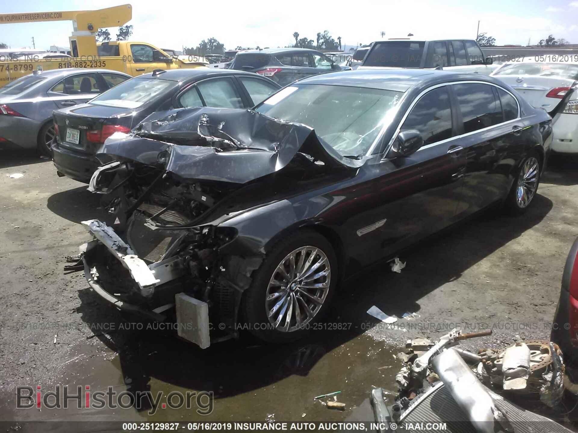 2012 BMW 750 - VIN: WBAKB8C53CC962978 - Фото 2
