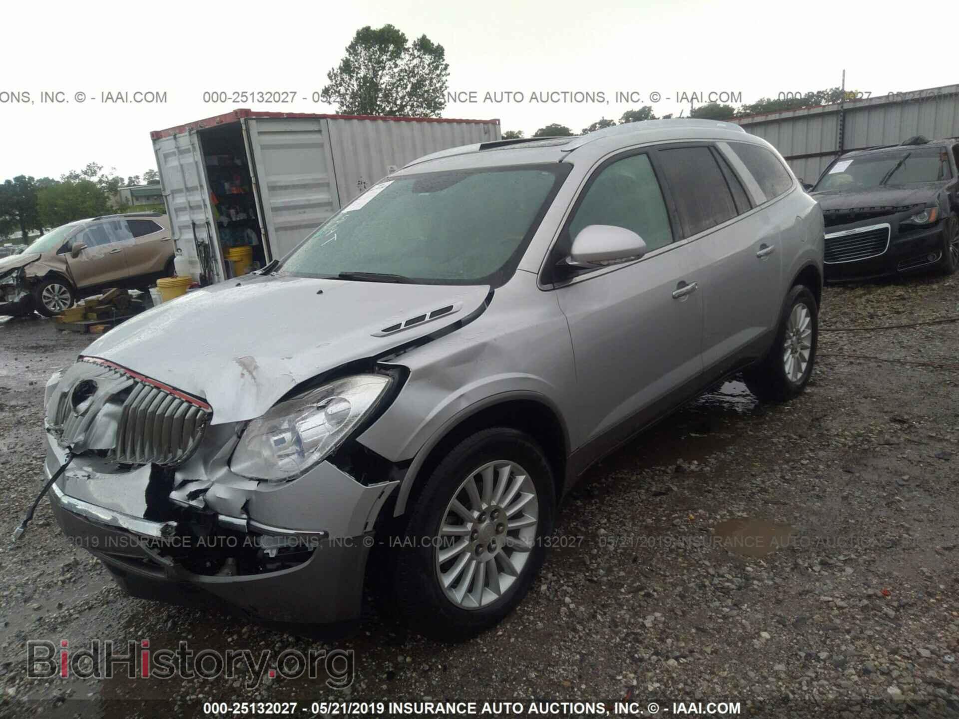 2011 BUICK ENCLAVE - VIN: 5GAKRBED2BJ247573 - Фото 2