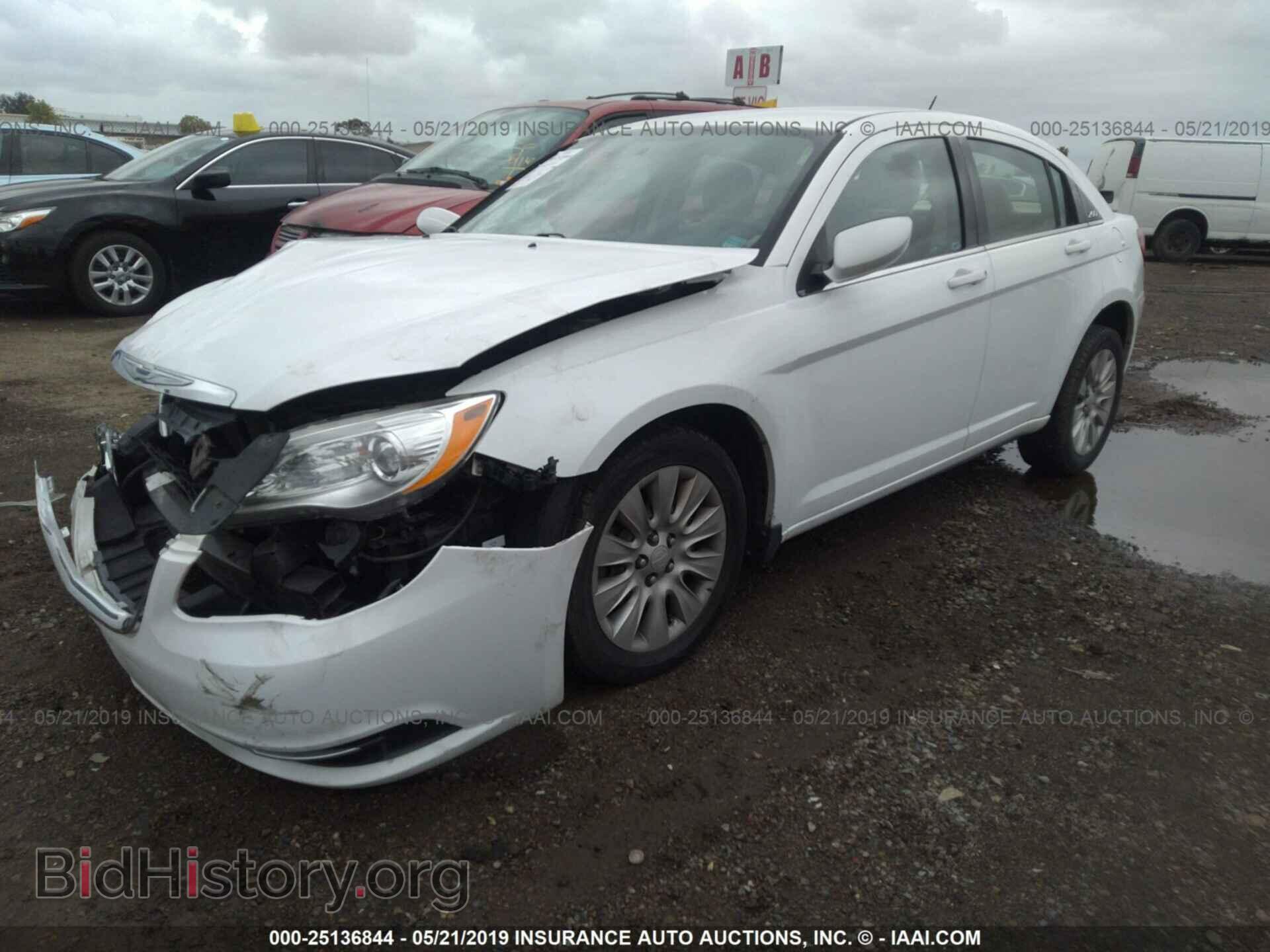 2012 CHRYSLER 200 - VIN: 1C3CCBAB2CN130518 - Photo 2