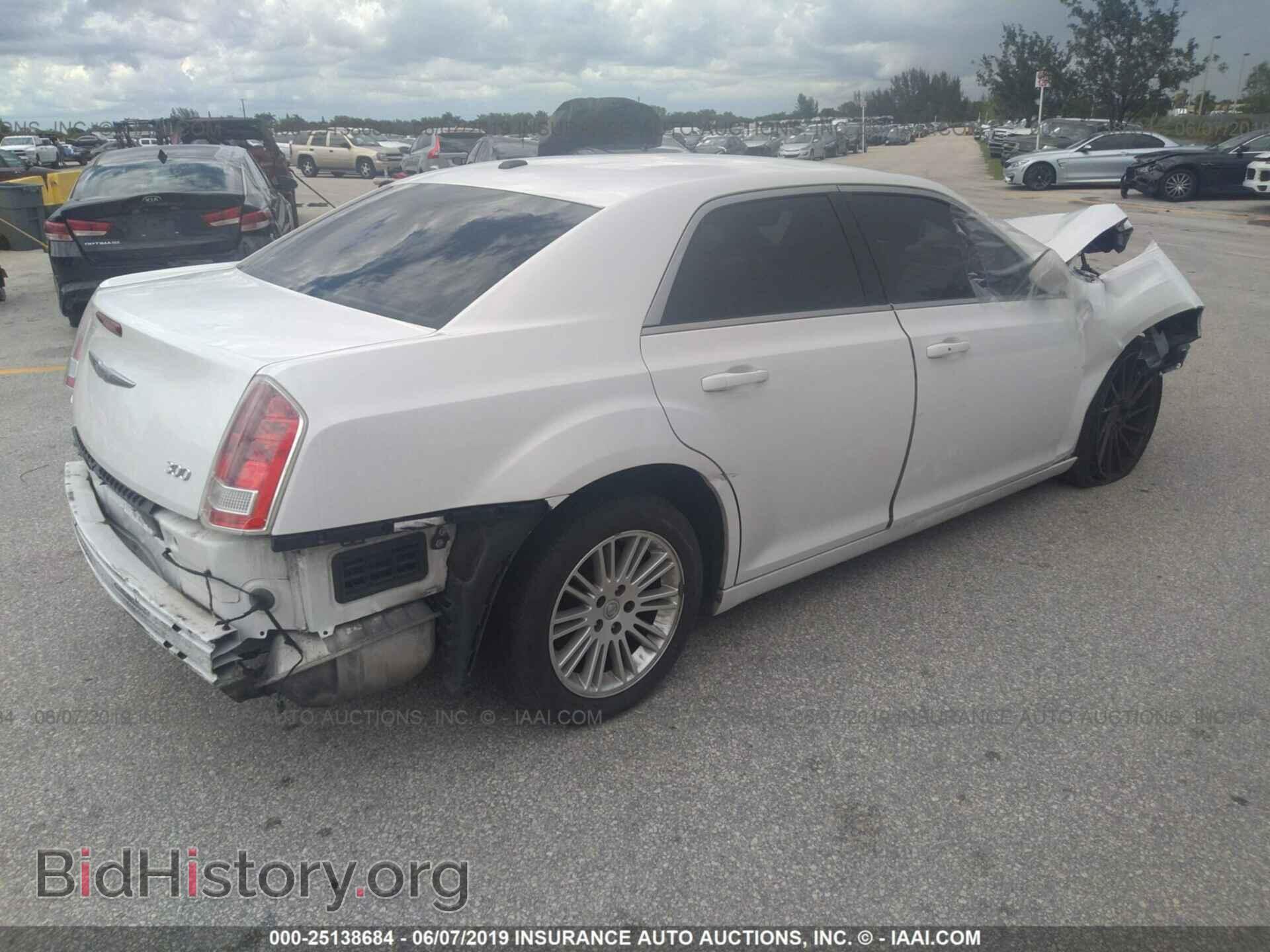2013 CHRYSLER 300 - VIN: 2C3CCAAG3DH588827 - Фото 4