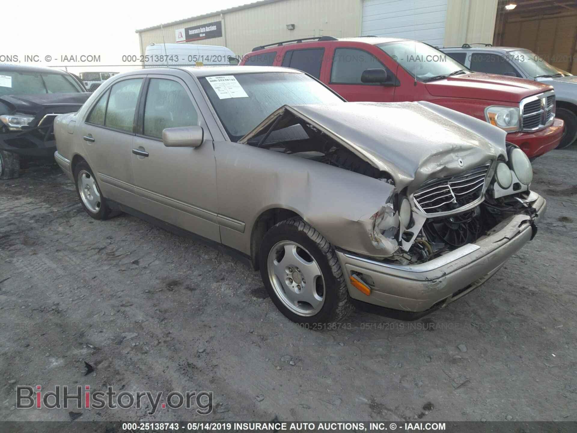 Photo WDBJF70H8XA764280 - MERCEDES-BENZ E 1999