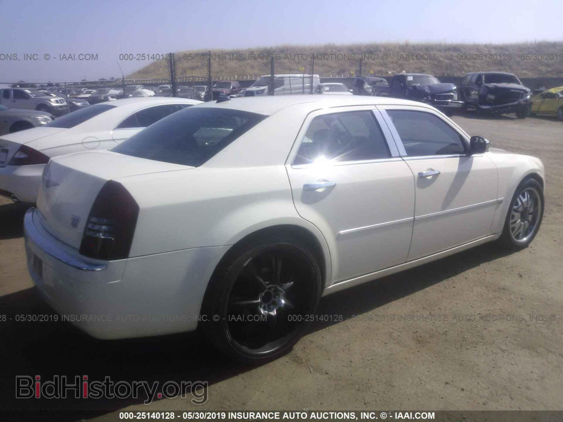 2005 CHRYSLER 300C - VIN: 2C3AA63H85H643712 - Фото 4