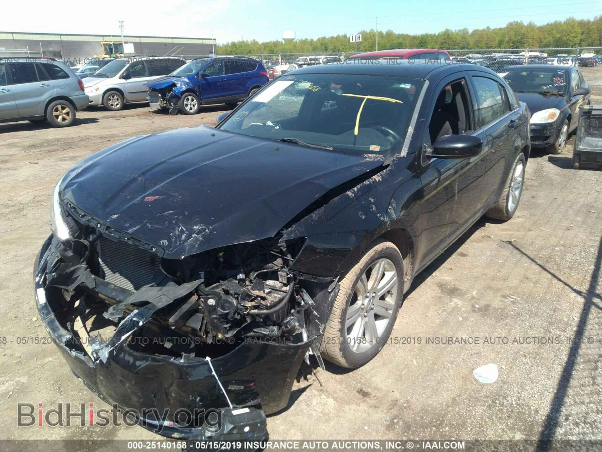 2011 CHRYSLER 200 - VIN: 1C3BC1FB6BN619159 - Фото 2