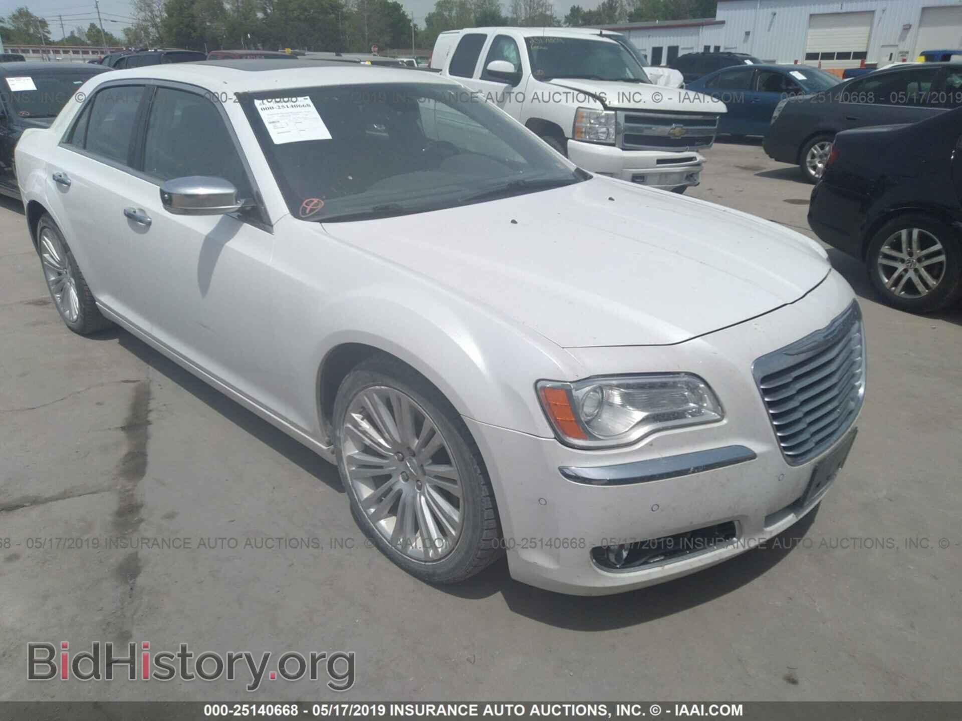 Фотография 2C3CCAET8CH274239 - CHRYSLER 300C 2012