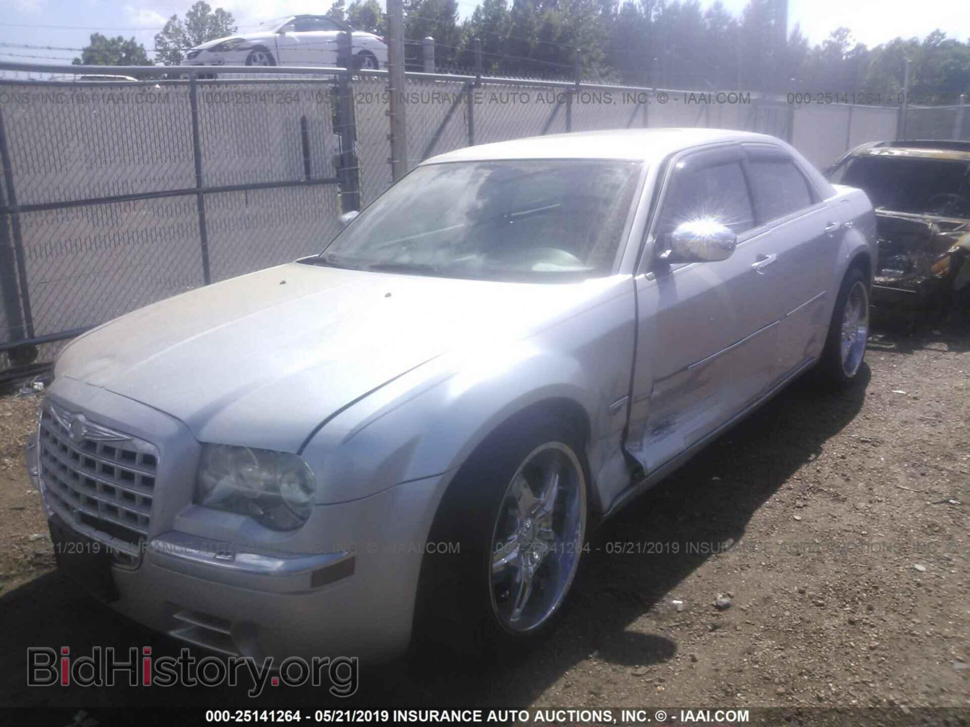 2006 CHRYSLER 300C - VIN: 2C3KA63H36H135749 - Фото 2