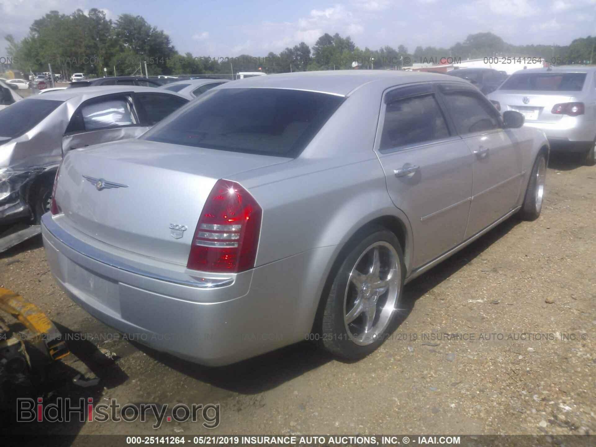 2006 CHRYSLER 300C - VIN: 2C3KA63H36H135749 - Фото 4